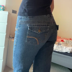Jeans - Innerbenslängd-79cm Midja-38cm