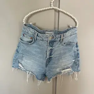 Superfina jeansshorts från Zara i bra skick💗