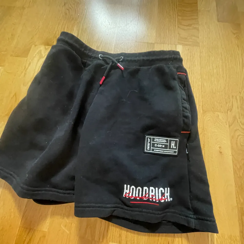 Hoodrich shorts storlek S. Shorts.