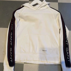 Gant  - Tre Gant hoddies i bra skick. Säljer för 450kr styck.