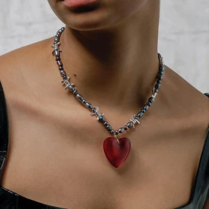 HEART OF STONE necklace - HEART OF STONE halsband från märket Regalrose. Jag har använt den ett fåtal gånger. Den är som ny och har inga missfärgningar på silvret alls. Original pris 679kr.