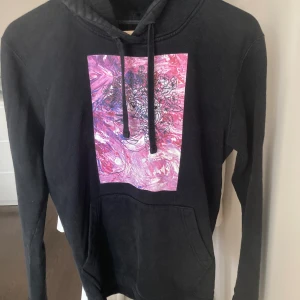 The cool elephant - Snygg tröja från the cool elephant i strl xs. Använd men i fint skick (har lite missfärgning vid luvan). Skriv gärna vid frågor eller om du önskar fler bilder!💖