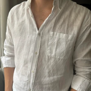 Linneskjorta - Vit linneskjorta  Bra skick