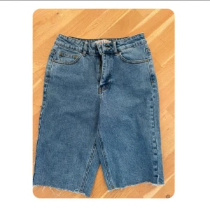 Långa shorts - Snygga jeansshorts som går till knäna✨