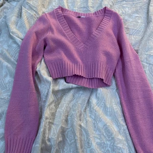 Tröja  - Köpte tröjan hör på Plick och den är ifrån h&m,  har själv använt den några få gånger , i bra skick 