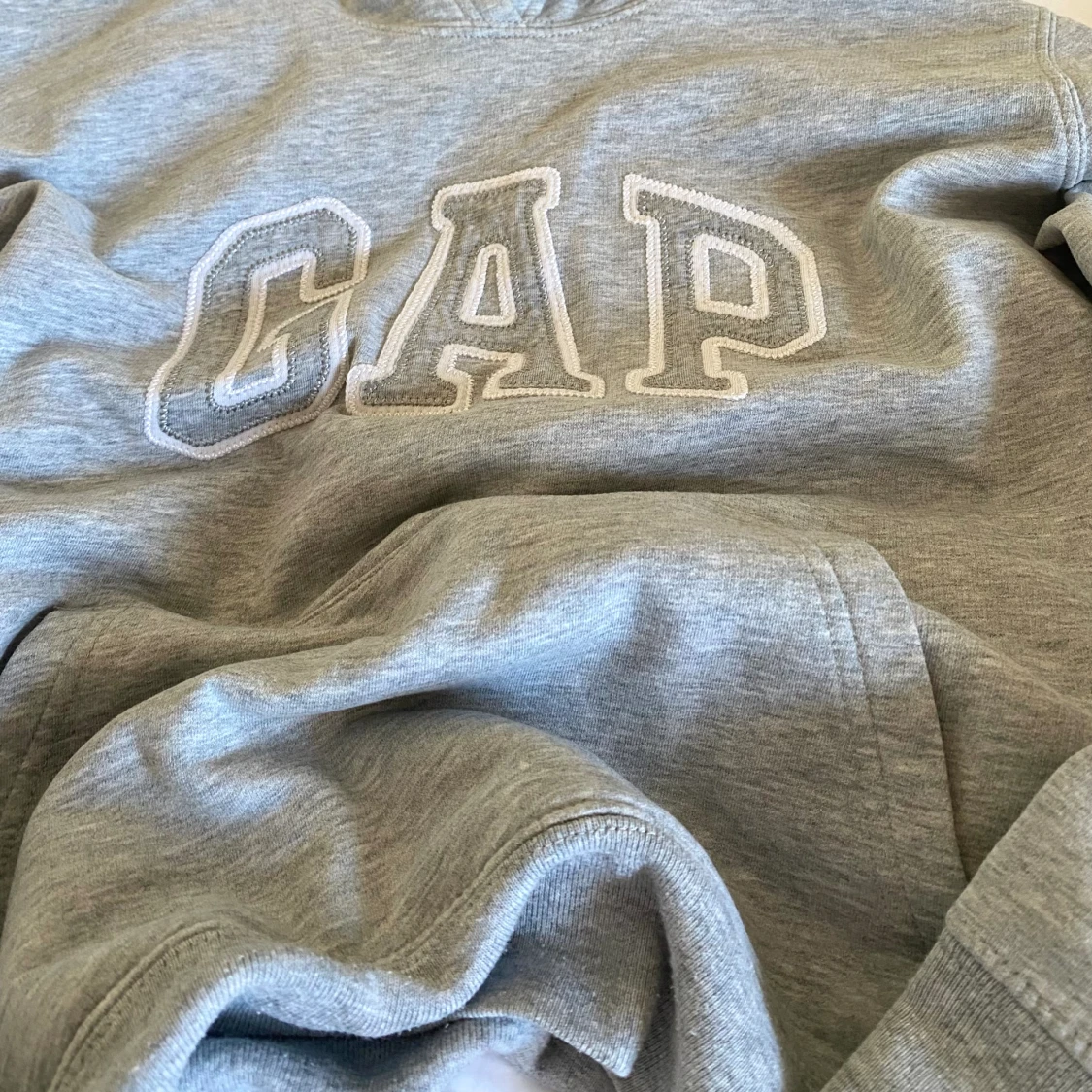 Grå Gap hoodie - 90