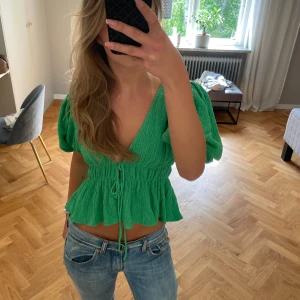 Topp från Zara - Topp från Zara som är använd en gång, så nyskick!