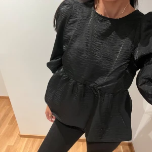 Blus  - Jätte fin blus från vila. Använt den en gång 🌸