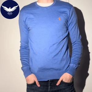 Ralph Lauren Stickad Tröja - En riktigt snygg Ralph Lauren stickad tröja | skick 9,5/10 inga defekter | modellen är 184 och väger ca 70kg