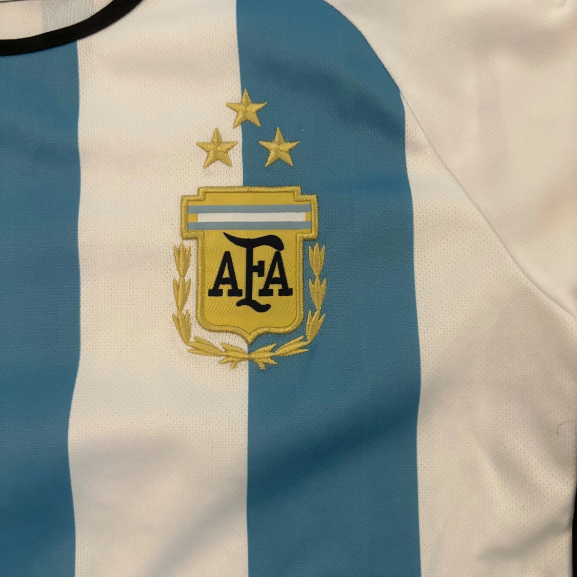 Vit och blå fotbollströja från Adidas - 92