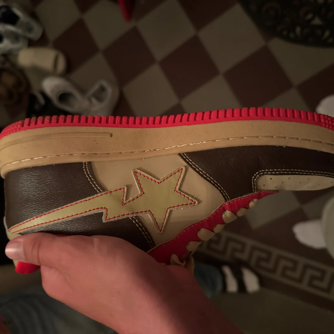 BAPE STA sneakers i beige, brun och röd - 93