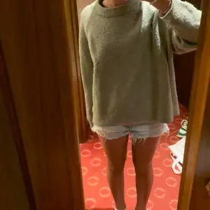 Säljer mina ljusblåa jeansshorts från Pull & Bear i storlek 36. Säljer då de är för små för mig 