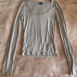 Långärmad tröja  - En långärmad tröja från Gina tricot 