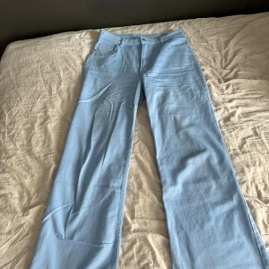 Jeans  - Blåa jeans  Använt 4 gånger 