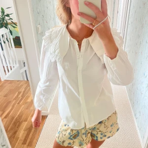 Skjorta - Säljer denna så söta skjortan från zara kids! Men passar en 34!