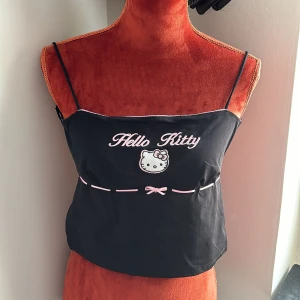 Hellokitty topp - Fin Hellokitty topp från bershka som jag aldrig använt.