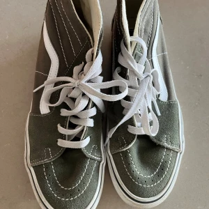 Gröna vans - Gröna vans, använda men i hyfsat bra skick 😇🫶🏼Storlek 40
