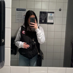 Canada goose väst - Använt den 2 gånger då jag kände att det inte var min stil