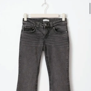 Jeans  - Jeans Gina tricot 250kr  