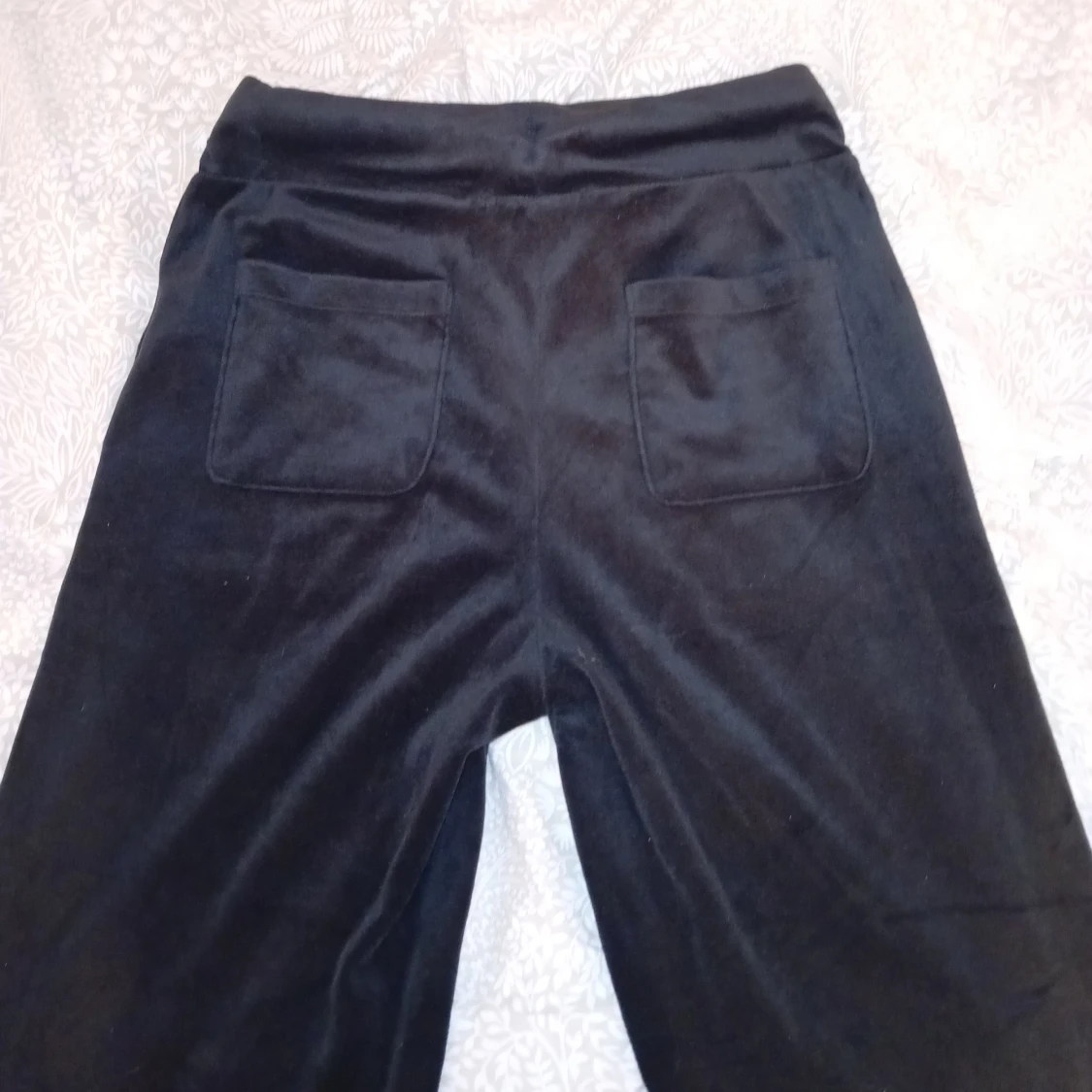 Svarta byxor  - 90