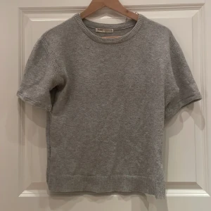 Stickad t shirt  - Jätte snygg stickad t shirt 💗 väldigt skön och bra material för höst och vinter💗