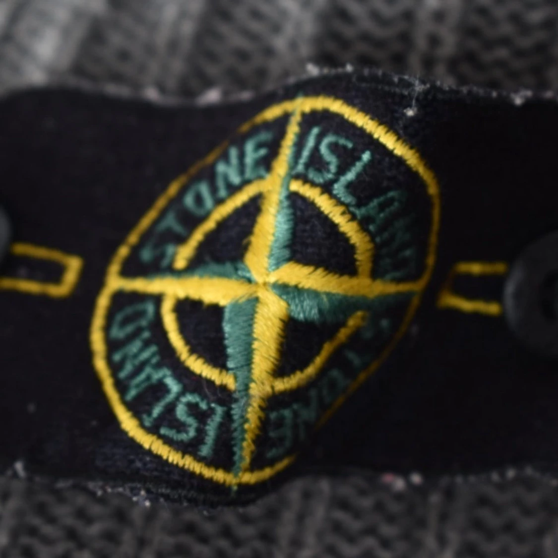Grå stickad kofta från Stone Island - 91