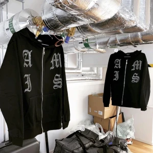 Amis  - Klädersmärke som las ner sista kvar, skriv snabbt  