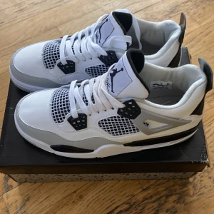 Jordan 4 - Helt nya, har ej använt dem, passar ej mig Priset kan diskuteras 