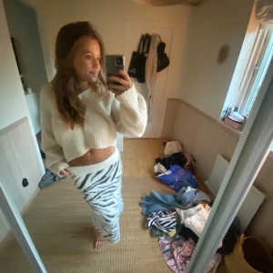 Stickad kjol - Superfin stickad zebrakjol som knappt är använd så i superfint skick💕