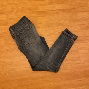 Tiger of sweden jeans  - Säljer nu dessa riktigt feta tiger of sweden jeans. Passform: slim, skick 8/10. Storlek: 33/32 men passar lite kortare. Kontakta vid minsta fråga  