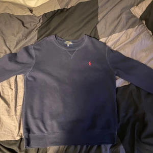 Ralpg lauren tröja - Ralph lauren tröja i storlek L i juniorstorlek, passar dig som är 14-16 år. Hör av dig om du är intresserad!