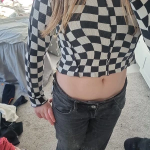 Tröja - Jätte bra skick ,den är från kappahl,svart vit mysig, stolek 134-140