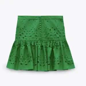 Aldrig använd zara kjol, säljer pga för liten 