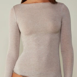 intimisimi tröja - använd en gång nypris 449kr säljer för 250kr