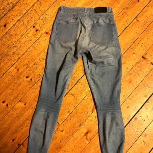 Fitjeans - 360 V2 MID WAISTED - ARCTIC LIGHT BLUE Nypris 1496kr Storlek xs  Mitt pris 220