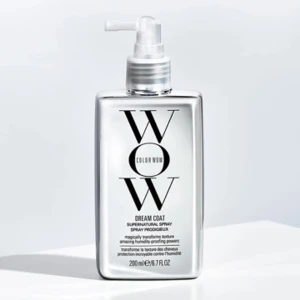Color WOW dream coat- anti frizz spray - Säljer mitt Color Wow spray!  Säljs pga att jag inte har haft den till någon användning💕 Ny,oöppnad och i bra skick! Original pris: 359kr  