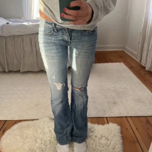 Ltb jeans - Kollar intresset på mina såå  snygga Ltb jeans som inte går att få tag på längre. Dom har inga defekter och är ett par av mina favoriter, men måste rensa garderoben där av intresse koll💕💕 Midjemått: 37cm innerbenslängd: 82 cm
