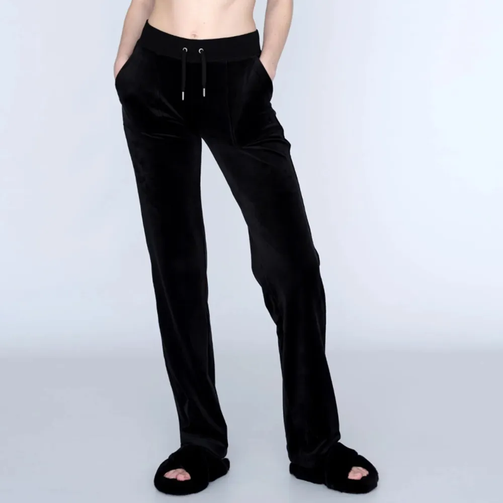 Juicy couture byxor i storlek xs. Bra skick, för långa för mig som är 163 🩷. Jeans & Byxor.