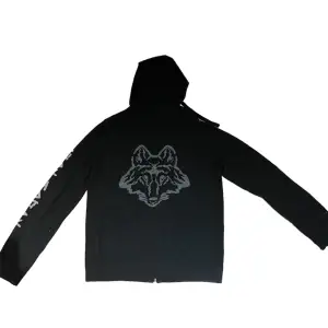 Stickad hoodie från Zadig&Voltaire✔️ Storlek M passar även L✔️ Nypris: ca 5500kr✔️ mitt pris: 1999kr✔️ Skick:10/10✔️ Inget og medföljer✔️ Fraktas via PostNord eller instabox och köpare står för frakt✔️