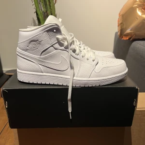 Jordan 1 - Box och kvitto finns storlek 45