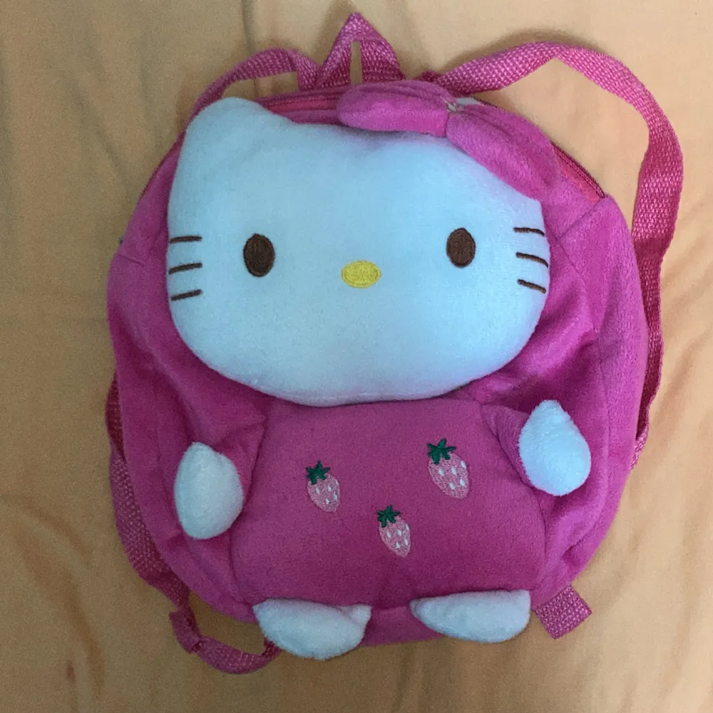 Hello Kitty ryggsäck Jätte gullig har aldrig sett något liknande kontakta vid fler frågor  . Väskor.