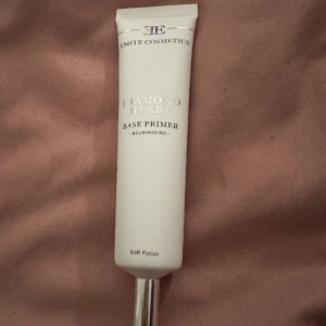 Emite cosmetics primer  - Oöppnad primer för smink 