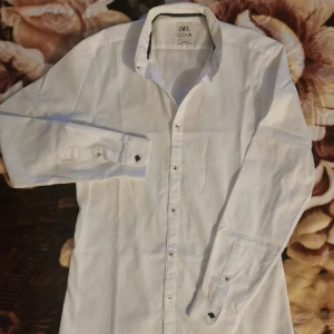Men Shirt  - He wore it once to a wedding. Shirt new. 