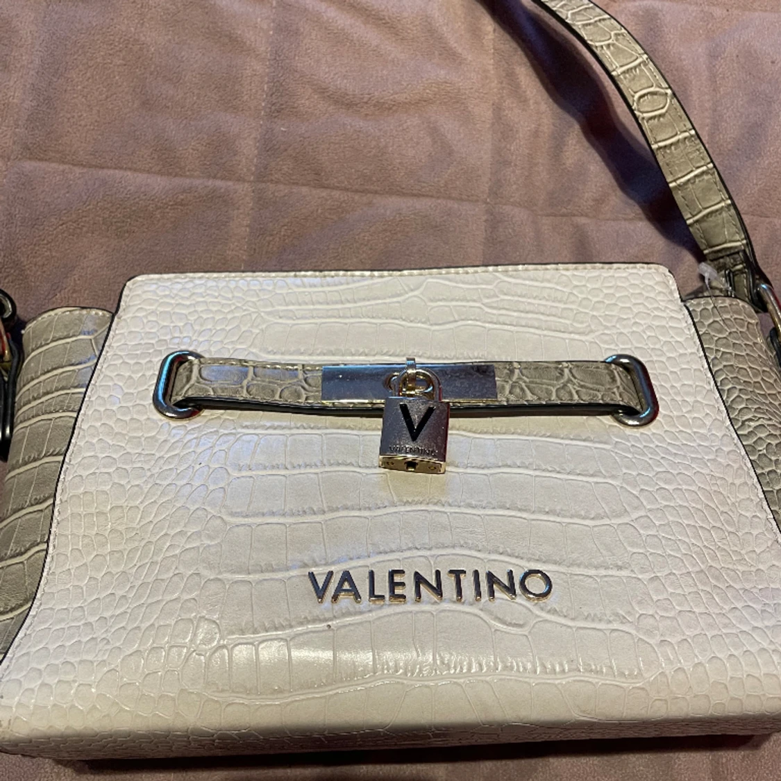 Valentino Väska - 90