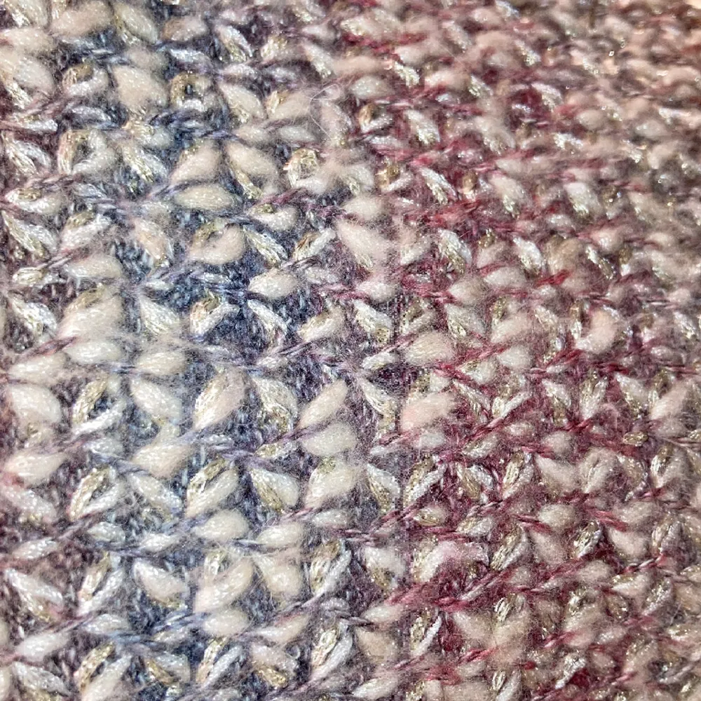 Stickad tröja från Lindex💓💓 blandad färg med blå rosa/lila och lite vita och gulddlittriga detaljer! Passar s/m . Tröjor & Koftor.