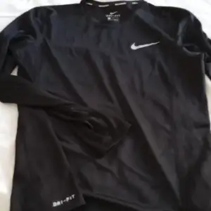 Nike Running strl M, dri-fit, svart överkropp 100%polyster,nättyg 100% polyester 
