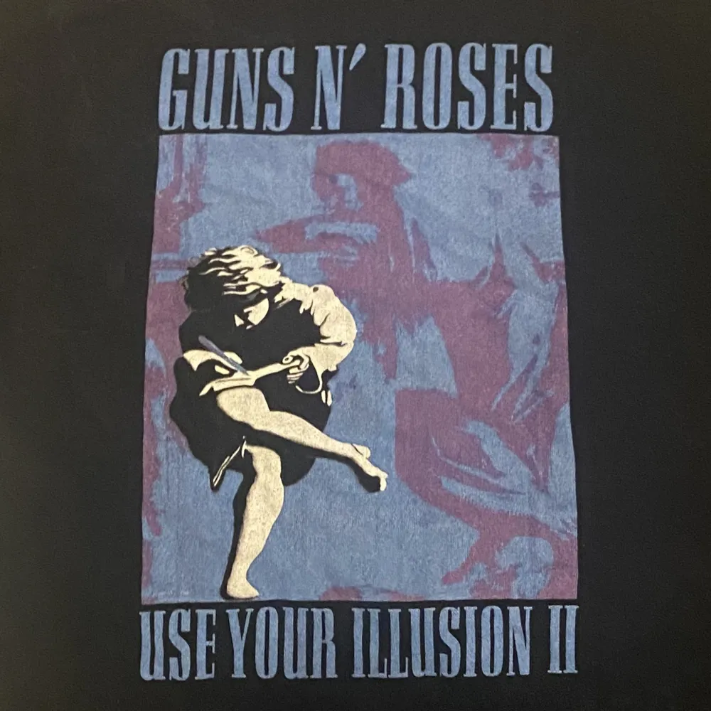 Guns n’ roses t-shirt, bra skick. T-shirts.