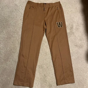 Bruna h&m trackpants - Feta straight trackpants 