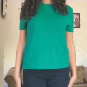 Grön t-shirt - Säljer denna nya gröna t-shirt, har aldrig andvänds bara testat på!