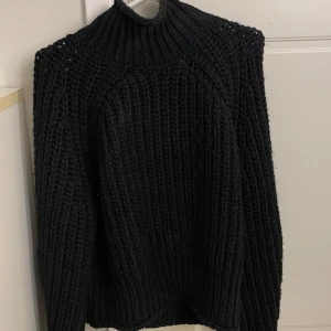 Stickad tröja - Tjock stickad tröja med polo från HM.